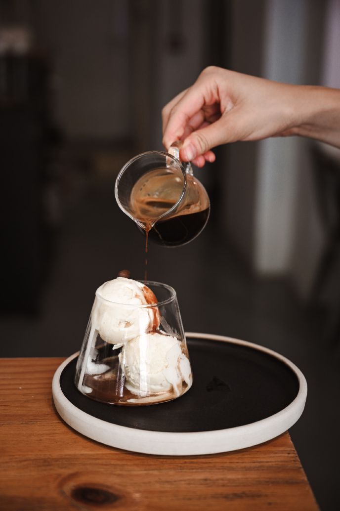 https://www.bakedbyclaire.com/img/Affogato%20with%20ice%20cream%20and%20espresso_hu30a22e9b483a7f8b6b74812d3bf936ff_415287_688x0_resize_q80_box.jpg