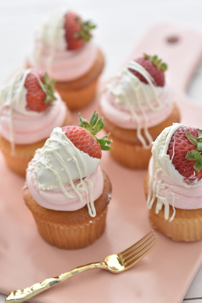 Paula Deen Strawberry Cake Recipe as cupcakes